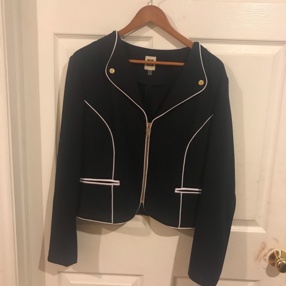 Women’s Anne Klein navy blazer with white piping